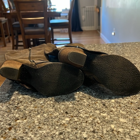 Not yet Rated- high heel boot is with zipper details. - Picture 5 of 11